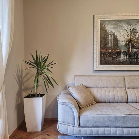 Tirana Center Cozy Apartment Экстерьер фото